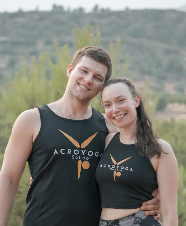 TOMAS Y EVA ACROYOGA